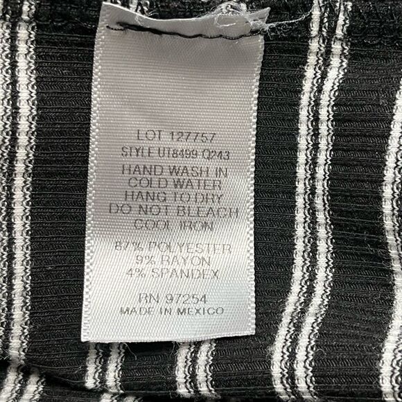 One Clothing Los Angeles Long Sleeve Crop/ Short Striped Top Size Medium - Picture 6 of 8